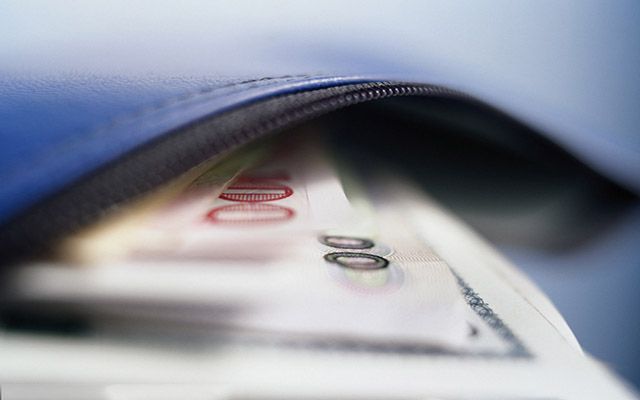 美元/加元在加拿大央行和美联储利率决定之前稳定在 1.3750 上方